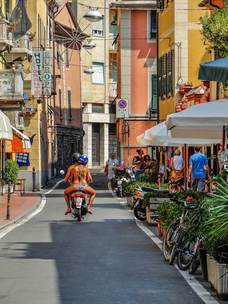 Street near the beach in Levanto photo by marcthatspot.com